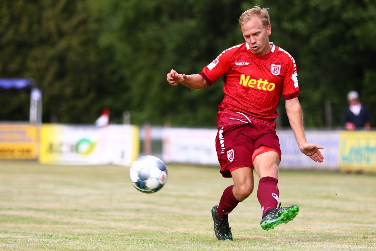SSVJAHN's tweet photo. Der SSV Jahn verleiht Alex #Nandzik zu @Rote_Teufel. Im Sommer besitzen die Pfälzer eine Kaufoption ➡ https://t.co/krtnIzKl5Q
Viel Erfolg in #Kaiserslautern, Alex. 👏 https://t.co/altwpbNQNT