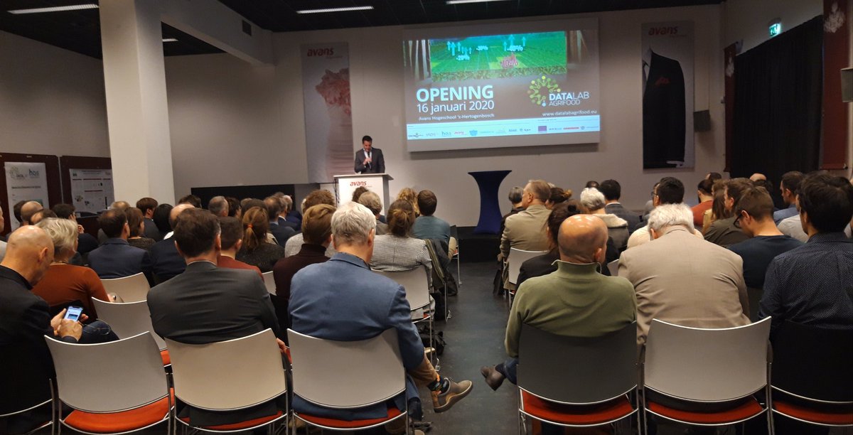 Bij de opening van het #DataLabAgrifood bij <a href="/AvansHogeschool/">Avans Hogeschool</a> in #DenBosch. Een interessante samenwerking tussen #onderwijs #bedrijsleven en #overheid. En een mooie samenwerking tussen onderwijsinstellingen: #multidisciplinair en #multilevel