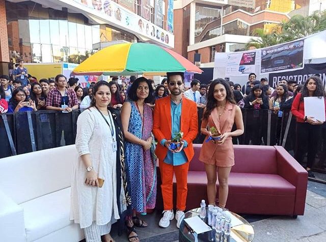 NakuulTribe's tweet photo. “Glimpse of Sympulse’20” 📸
📱via @SCMSPune’s IG post
| #NeverKissYourBestFriend #Sympulse2020 #NakuulMehta | https://t.co/kXgA1QhmCW