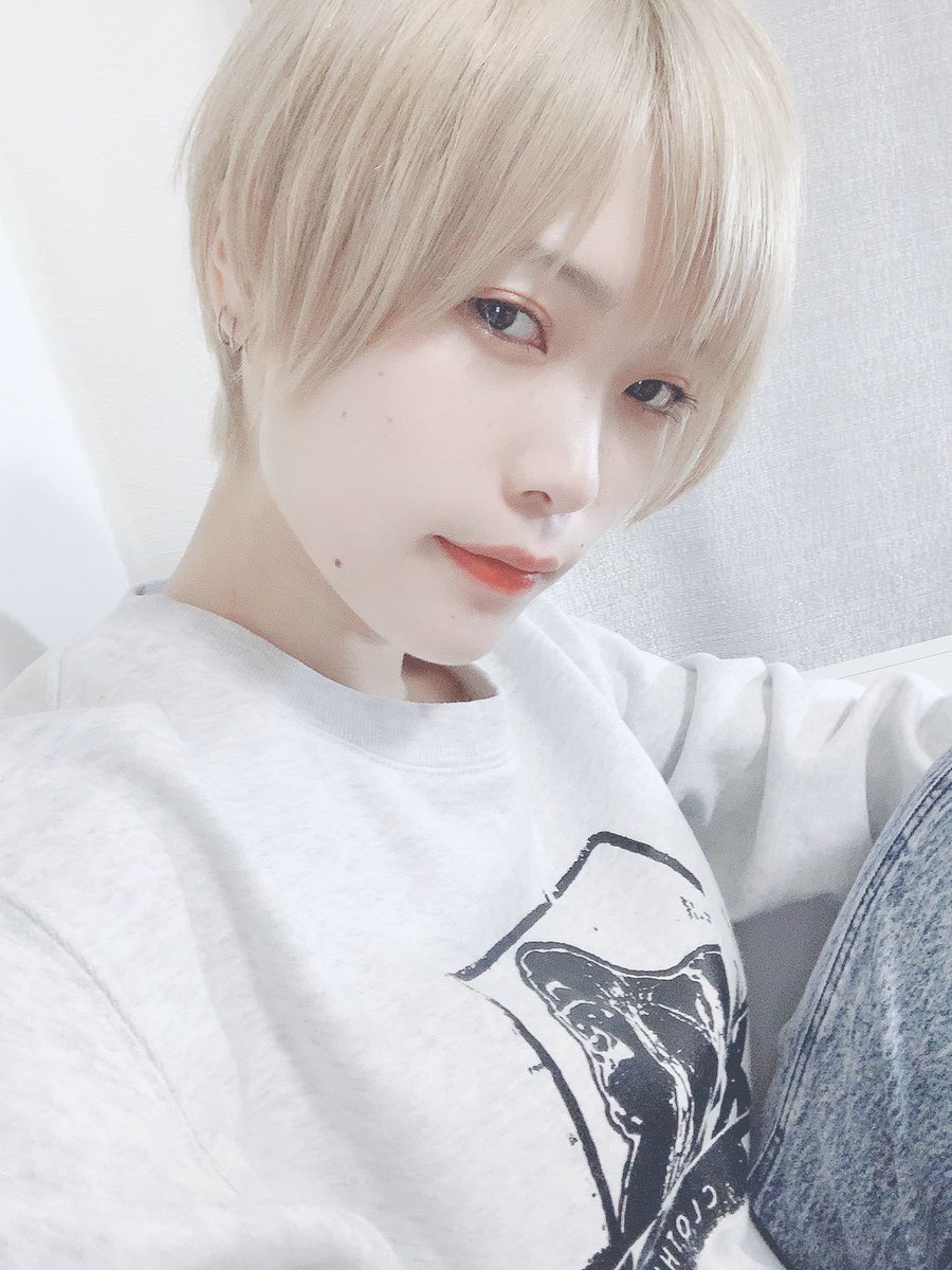 تويتر 新川眞白 على تويتر 綺麗な金髪にしてもらってカットしてもらったよー 可愛い T Co Yme8z8cg9q