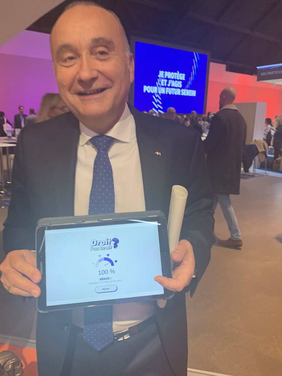 HeleneSamierPRO's tweet photo. ⁦@Jacques2Peretti⁩ a joué à « Droit? Pas Droit? » sur le stand d’#AXAPJ! Vous ne le vaincrez pas, il a eu 100% de bonnes réponses! #AXAStationM #AXA https://t.co/G3YPTNStp4