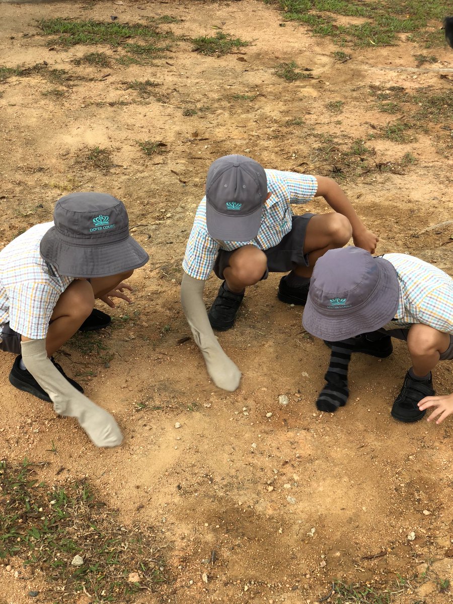 missnlisek1's tweet photo. Kicking off our @The_IPC topic #ItsShocking by exploring ways we can wash clothes with no electricity! #DoverCourt #IPC #2NL https://t.co/nDy7iEW4yH