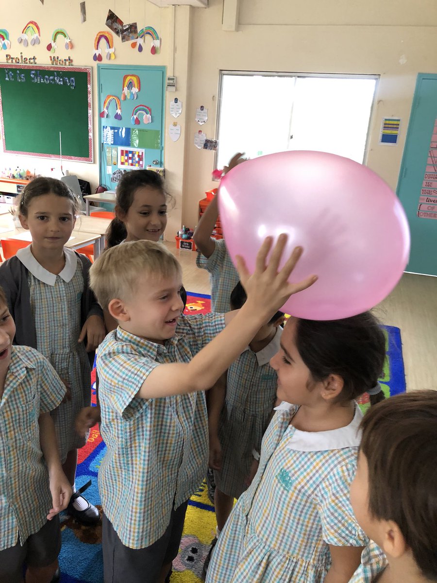 missnlisek1's tweet photo. 2NL have been learning about #staticelectricity in our @The_IPC #ItsShocking using balloons. We even uploaded our findings to #Padlet. Great interactive tool that really engages students. https://t.co/YAvtDMAX67