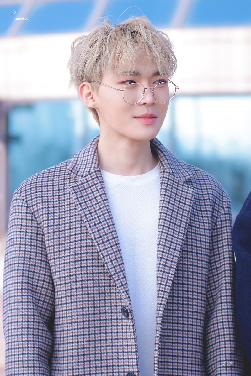 MOSIS0C's tweet photo. 200110
///
 
보고싶어😿 

@7OC_official #세븐어클락 #루이  #장루이 #7OC #SEVENOCLOCK #RUI https://t.co/i5Myy4SjSY