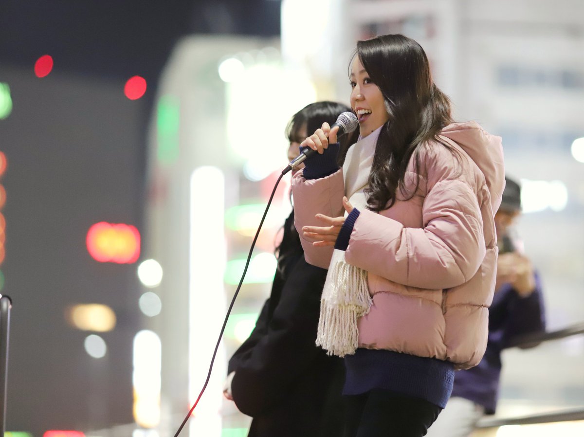 luiyoss's tweet photo. 1/16(木) 新宿🏙️ルミネ🌛バスタ前🎶路上ライブ🎤🎼
#久保ハルカ さん @haruka_bok
#Mele さん @elena_singeraim 
👭✨一緒に歌ってたよ😉✌️ストリートっ!!🎉すてきな歌声～🎵めちゃいい感じっす👏💐🐈 https://t.co/1x6MblOSvZ