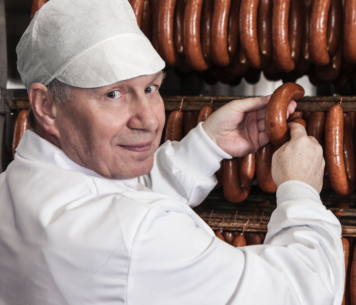 Gerookte rookworst herken je aan ingedroogde druppel aan de onderzijde.