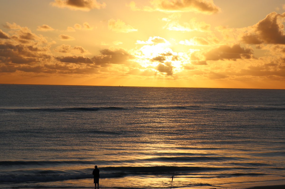 JupiterSurf's tweet image. So basically we’ve been pretty damn inconsistent. 😞 Sorry about that, but 2020 is a new year and made a promise to ourselves to redesign the site and to start posting again. ⭐️⭐️⭐️⭐️How the report will be delivered is new, directly to your inbox...so go to the site and subscribe