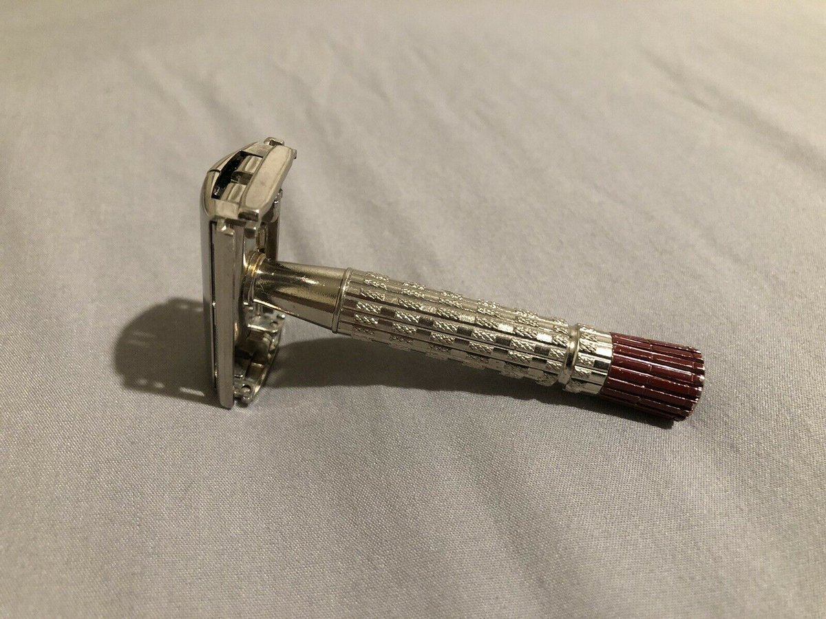 DarinAllan's tweet photo. Just tried out my newly purchased S/H Gillette Superspeed Red Tip double edge safety razor. Shave Soap was Mitchells Wool Fat, Astra SP Blade one of the best and smoothest shaves I've ever had, wonderful. I had a 5-6 day growth...
#wetshaving #gillette #redtip #mwf https://t.co/lTTrC9Bri2