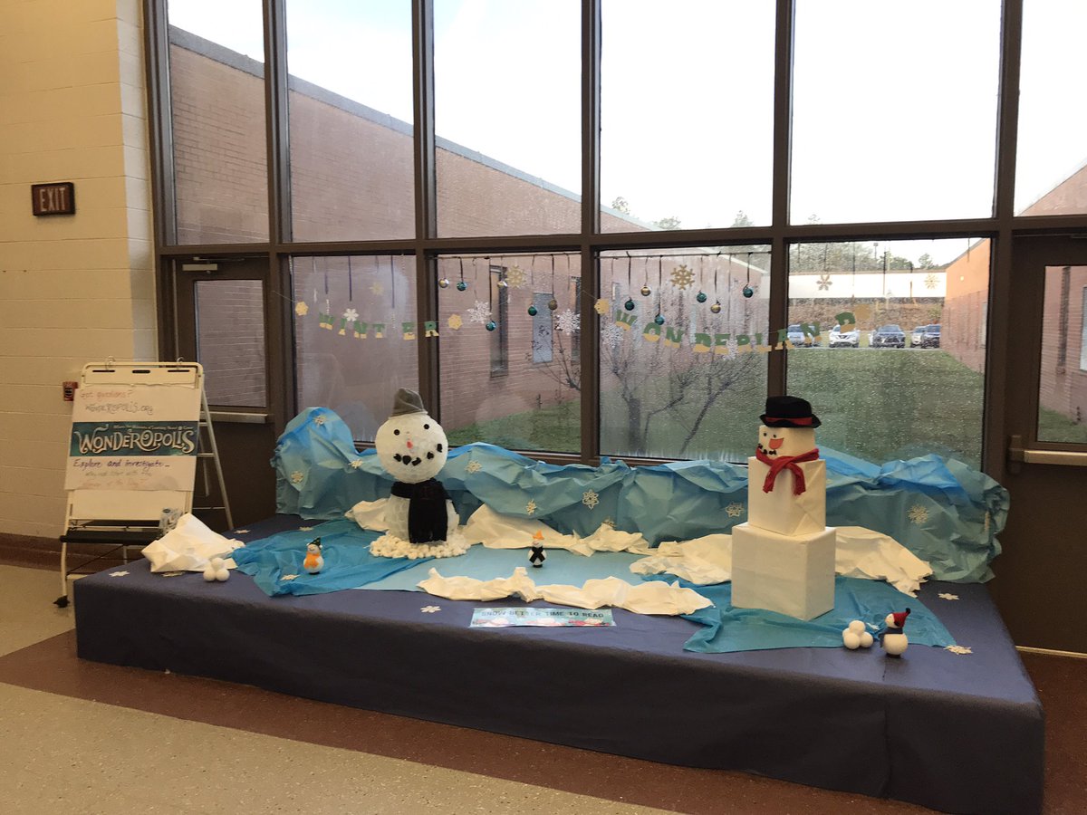 LrnCommonsSGE's tweet photo. Winter Wonderland outside our Learning Commons! Stop by and “Wonder” around! https://t.co/M6n1uEZZbd