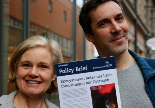För att den pågående havsförsurningen inte ska drabba Östersjön krävs kraftigt minskade utsläpp av koldioxid. Det menar forskare från Stockholms universitet i en ny policy brief. balticeye.org/sv/artiklar/fo…