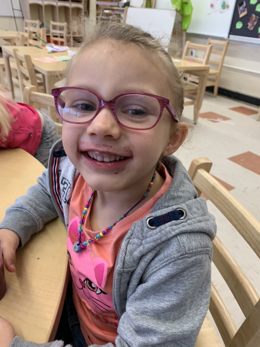 MsCourteny's tweet photo. Nutritious and delicious! Smoothies are a great way to get children involved in their snacks! #opensnack #preprimary #ns_preprimary #ece #naturalnutrition #snack @Oldfield_Osprey https://t.co/xuY5U3GCxS