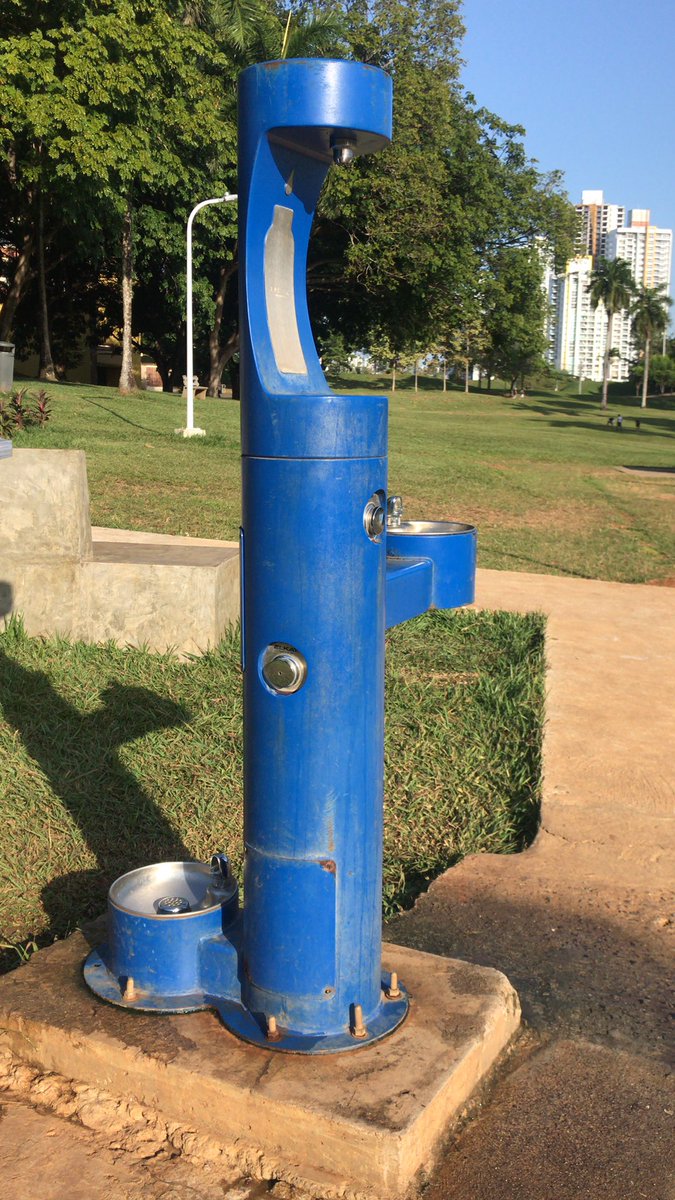 DraPuppy's tweet photo. Por más bebederos así en todos los parques 😉👍 https://t.co/OPJxo8Ev33
