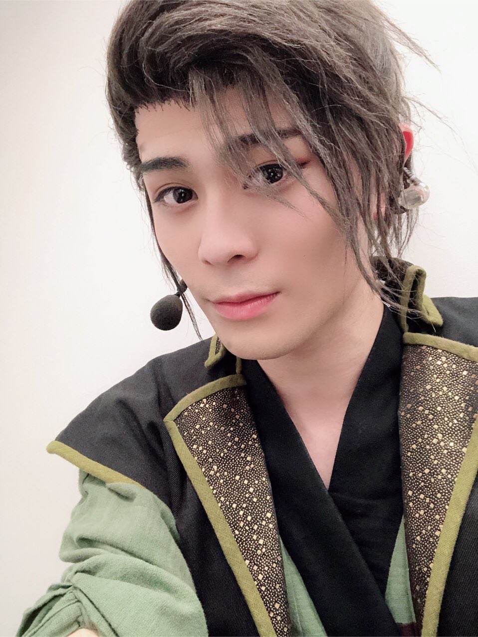 大野瑞生 ミュージカル 刀剣乱舞 歌合 乱舞狂乱 19 大阪公演全て終わりました 楽しかったです ありがとうございました 残るは東京公演3回 寂しいなぁ 最後まで頑張ります 写真は半蔵と 陣羽織の後ろの紋に気付いてくれました T
