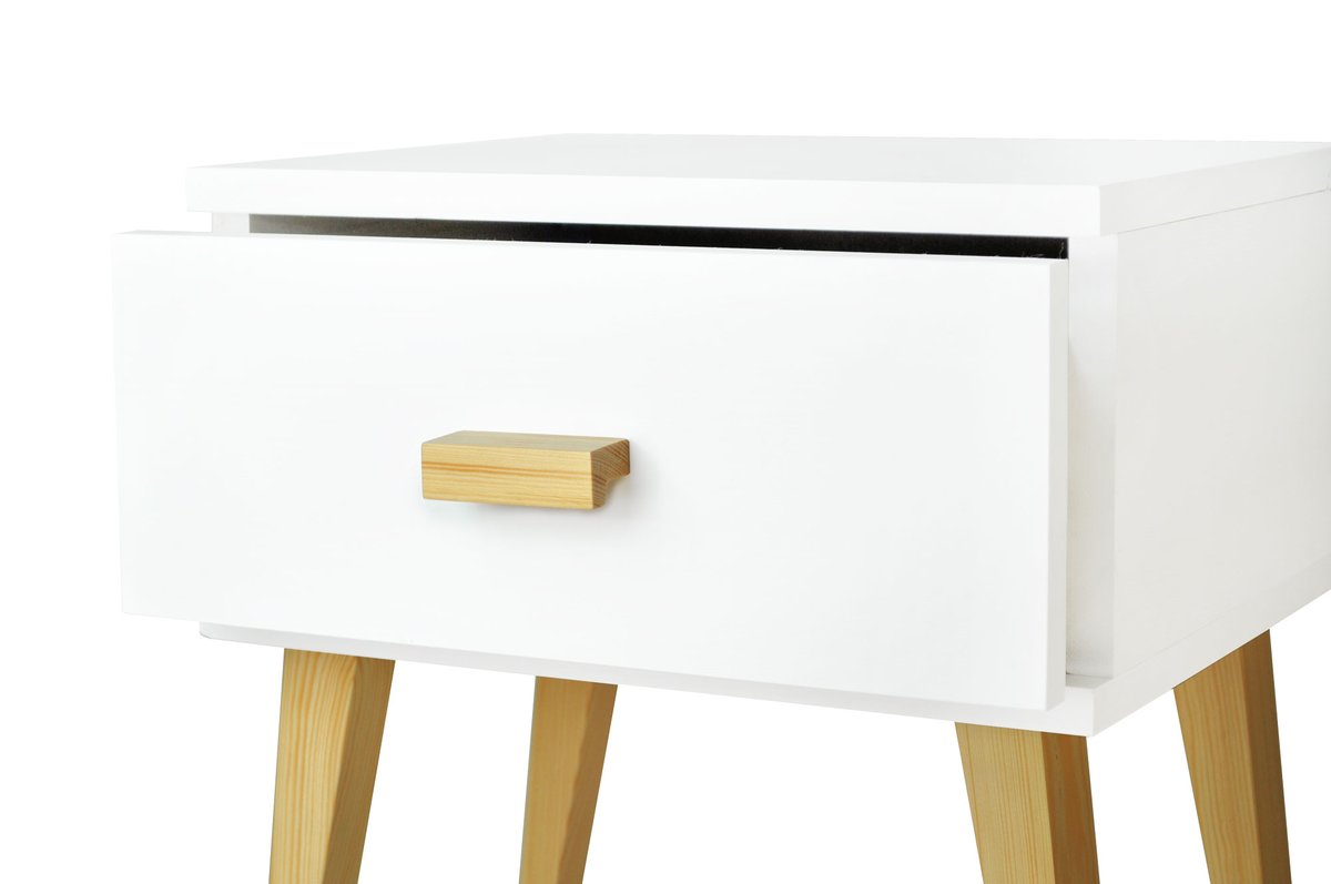 🌳 Solid wood bedside table with spacious drawer will be a great addition to your bedroom. It's equipped with metal runners, which makes pulling it out effortless 👍🏼

ebay.co.uk/itm/1632907573… 

#bedsidetable #pinewood #solidwood #furniture #bedroom