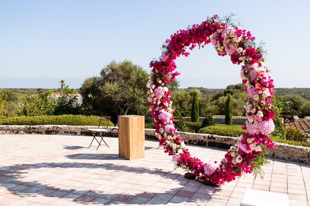 LaiaSegui's tweet photo. El equipo de floristas en su salsa, fotografiados por L'Atelier - Fotografia Menorca 
·
#MenorcaEvents #WeddingPlanner #EventsPlanner #Floristas #Menorca #CasateEnMenorca #NaturalFlowers #Decoracion #TuBodaAlAireLibre #Love #HandMade https://t.co/kAc6dubfro