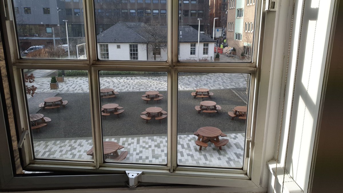 I have a new PhD desk and look what is just outside of my window...the old @MorayHouse Froebelian nursery! (Yep, the one from the video in the library archive 😊 for all the Edin Froebel students)

What more inspiration could I need each day? 

@LynnMcNair @froebeledin