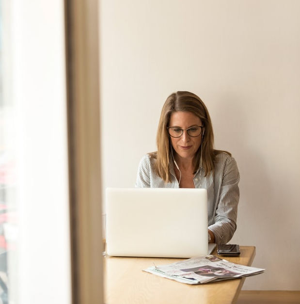 Met welke recruitmentstrategie versla jij je concurrenten? Focus je op social media, cv's binnenhalen of bouw jij juist een band op met de doelgroep? Pas als je strategie doordacht en toekomstbestendig is, heeft professionalisering in sourcing écht zin. bit.ly/35W8K0c