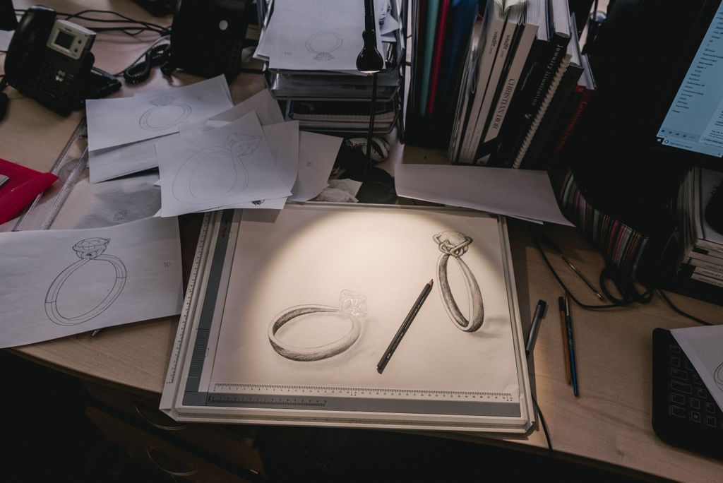 Hockley_Mint's tweet photo. Our wholesale #bridaljewellery collections are perfect for most couples, but if your customer is looking for something bespoke we can help with that too. Our in-house #CADdesigners can work with you from the initial design to the finishing touches. #HockleyMint https://t.co/81MuEv73mK