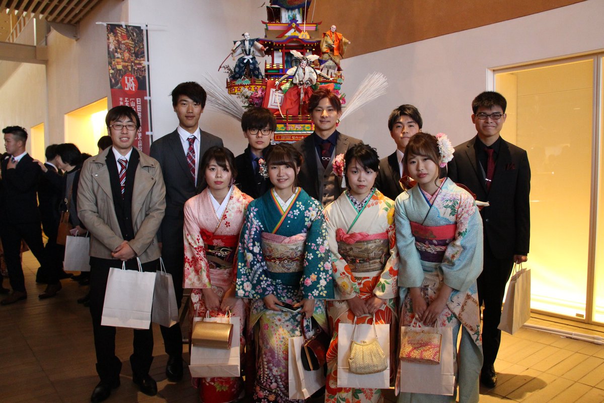 公式 日田市 令和2年日田市成人式の様子 成人式の写真をアップします 市hpやfacebook Lineにも多くの写真を掲載しています 市hp T Co Wbb1msj0i3 市公式facebook T Co Rysviwggmt 成人式の動画 T Co