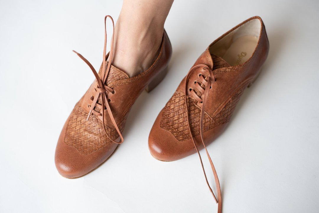 dynamite_madame's tweet photo. Blucher Cookie 💘💘 #Sale https://t.co/efRmBA2QiO #theperfectblucher #bluchercookie 🍪 #bluchershoes #bluchers #swingshoes #vintageinspired #vintageshoes #leathershoes #madeinspain #shoeaddict #shoelover #weloveshoes #retroshoes #retrostyle #swinglifestyle #lifeisswing https://t.co/dnmAJ1B8xe