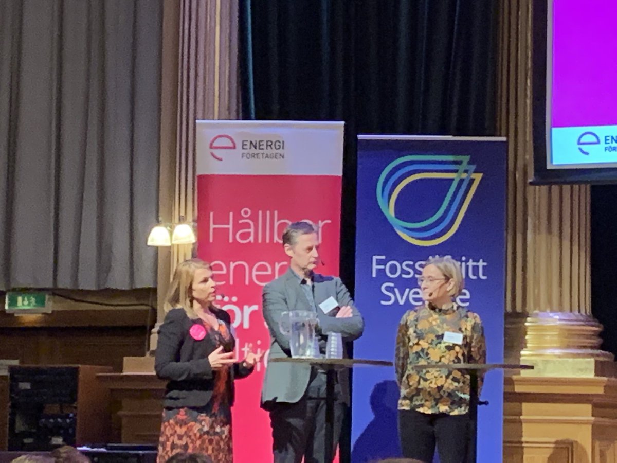 <a href="/AnnikaViklund1/">Annika Viklund</a> från <a href="/Vattenfall_Se/">Vattenfall Sverige</a> lyfter att kunderna förväntar sig att energibranschen levererar #färdplanel och @VDenergi betonar att det handlar om att hjälpa samhället till klimatneutralitet snabbare.