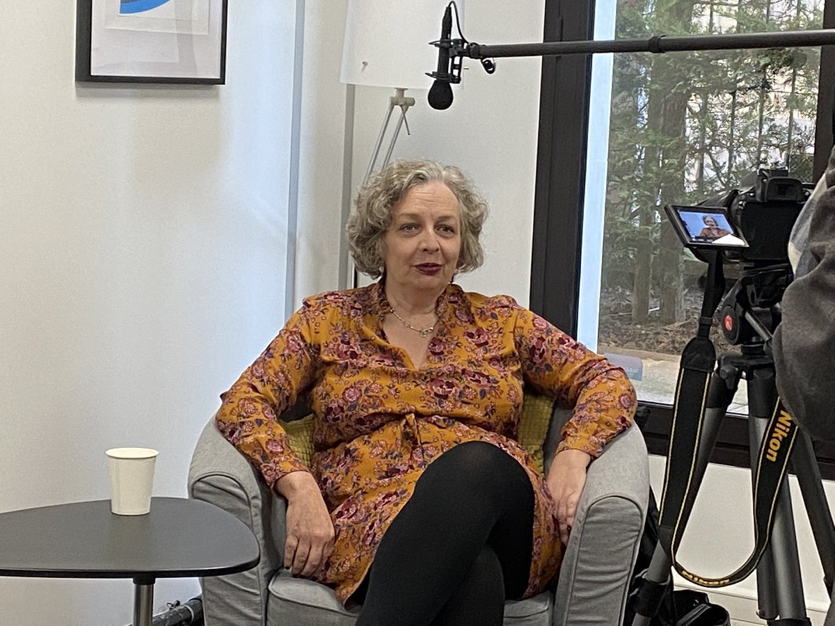 praxilab's tweet photo. Ça tourne à l’ @EMCCFrance ! Marie-Hélène DINI représente la commission #ecoles qui propose des contenus extras pour le #colloqueemcc 🤗 : ici comment reconnaître un #coachprofessionnel ? Avec #drh et #dirigeants et la participation de @CoachHub_IO https://t.co/PYYUKAfs2H
