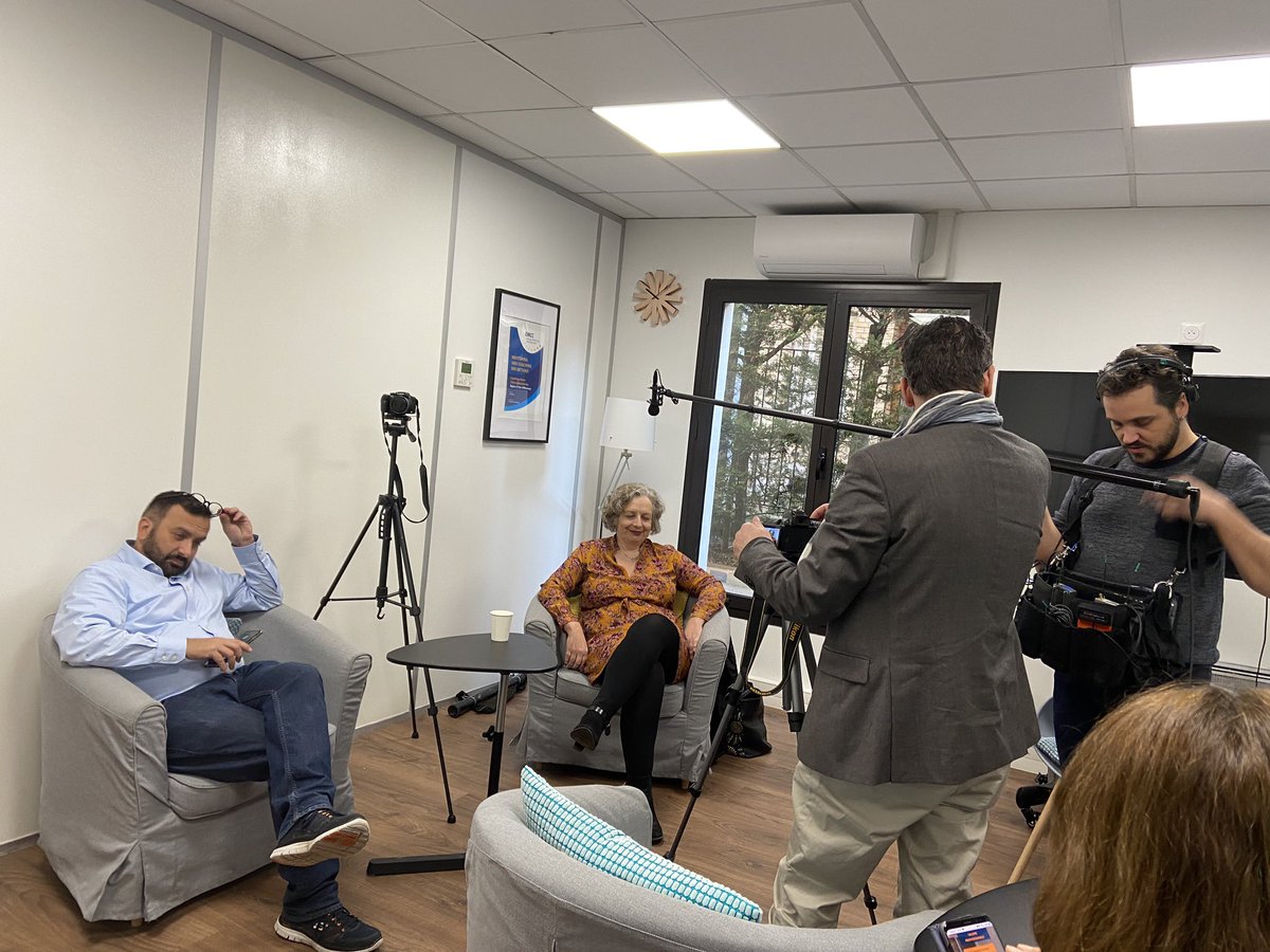 praxilab's tweet photo. Ça tourne à l’ @EMCCFrance ! Marie-Hélène DINI représente la commission #ecoles qui propose des contenus extras pour le #colloqueemcc 🤗 : ici comment reconnaître un #coachprofessionnel ? Avec #drh et #dirigeants et la participation de @CoachHub_IO https://t.co/PYYUKAfs2H