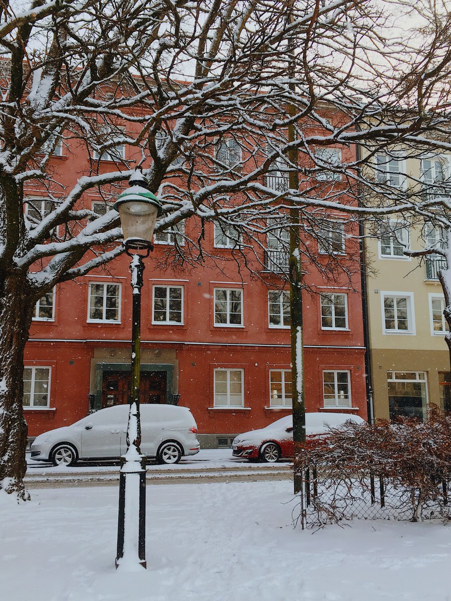 Don't know how you guys are feeling, but we're longing for some real snow... ❄️ Crossing our fingers that Malmö will look like this soon. 👇🏾