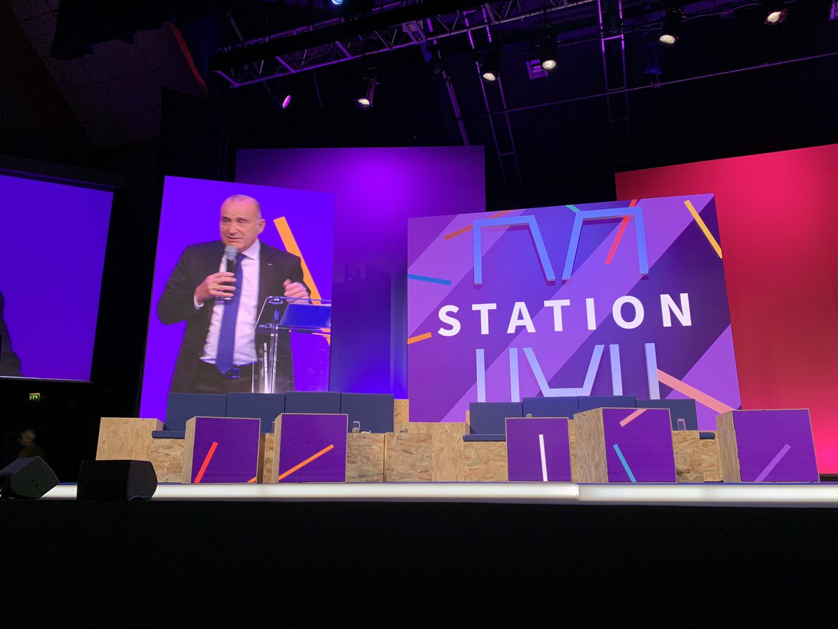 Guillot2S's tweet photo. @Jacques2Peretti ouvre avec énergie #StationM devant 1700 managers @AXAFrance https://t.co/jBF0FxdhUr