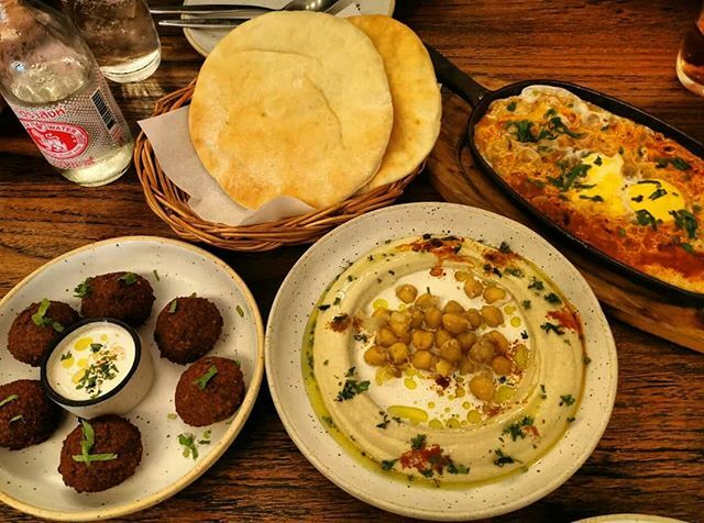 WeekenderBK_en's tweet photo. Three Signature Set 420THB @hummusboutique_bkk

-Classic Hummus
-Farafel
-Shaksuka

#hummus #hummusboutique #farafel #chickpeas #shaksuka #lunch #eathealthy #mamadolores #foodie #aroihere #อร่อย #bangkokeats #thailand #myfavorite #foodstagram #food… https://t.co/wY8kEZfqoi https://t.co/FbF11b3K1z