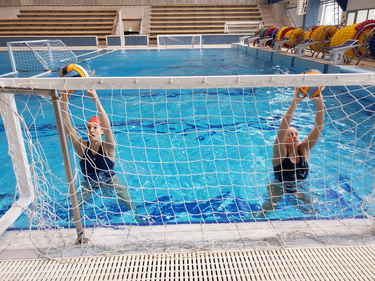 FFN_WaterPolo's tweet photo. #EnDirect 💥 #ChampionnatsdEurope #wp2020budapest 🤽♀️🤽♂️
Programme de l'équipe de France féminine pour aujourd'hui : séance musculation et entraînement bassin 💪
#Waterpolo #TeamFrance #TeamFFN #Budapest2020 #ObjectifTokyo2020 #watko https://t.co/SQl8o2VlJt