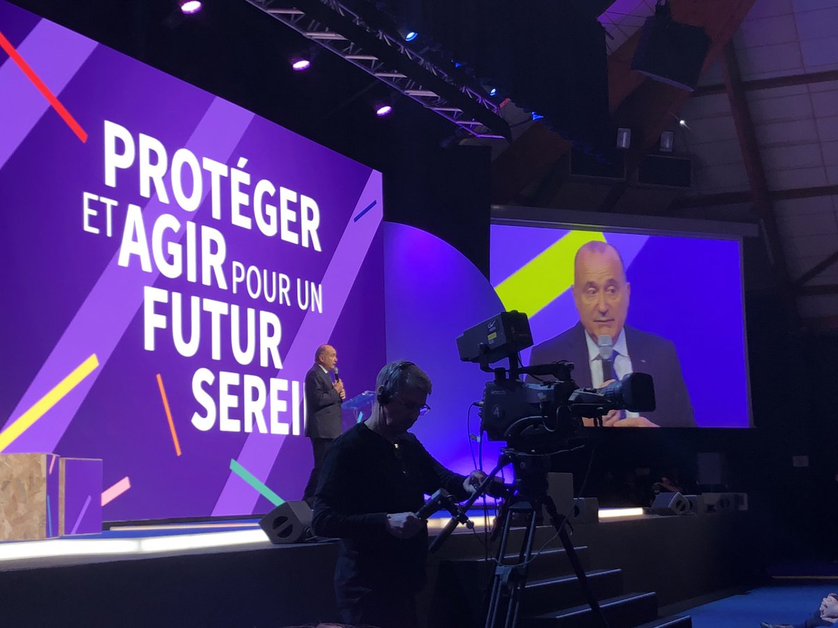 C’est parti pour la journée des voeux <a href="/AXAFrance/">AXA France</a> ! 1 500 managers réunis pour faire le bilan sur nos très bons résultats et rappeler nos objectifs : #client et #simplicité  #proudtobeAXA