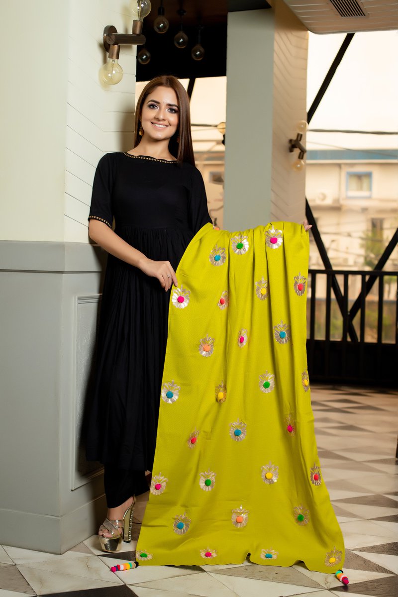 Ikhattofficial's tweet image. For those who love flaunting black colour this suit-set by Ikhatt is just apt. 

Available in sizes (XS, S, M, L, XL, XXL, XXXL)⠀

#ikhatt #suitsets #ethnicwear #indianwear #stylish #outfit #trends #lookgoodfeelgood