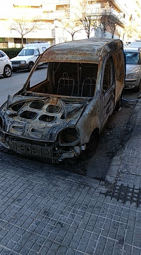 manel tweet media
