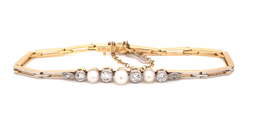 Diamond and Pearl bracelet, from our Pre-Owned collection.