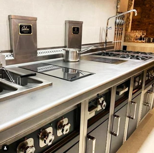adisacooking's tweet photo. 📻#Santiago has a new culinary destination:@laradiopepesolla
📻Muy contentos de cómo ha quedado nuestra cocina en el nuevo restaurante de #Pepesollà! Muchas gracias al equipo @chefpartner ! 📻Santiago a une nouvelle destination culinaire, #laradiopepesolla 
#cocinasmediterraneas https://t.co/d4WeuZceCw