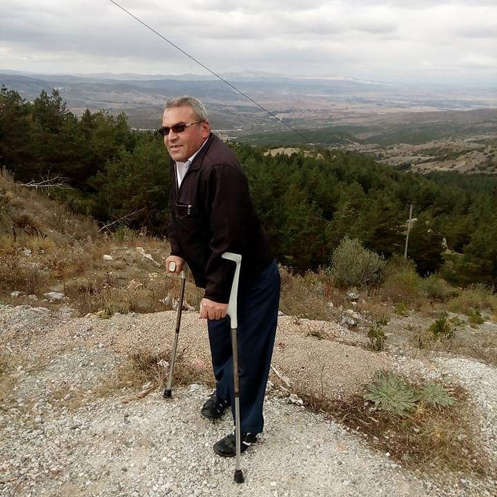 Darda kaldım diye umutsuz olma.Yok iken dünyayı var eden vardır.Ben hiç umudumu kesmedim.En kötü günümde bile dilimde iki kelime;ALLAH büyüktür!Esselamünaleyküm...