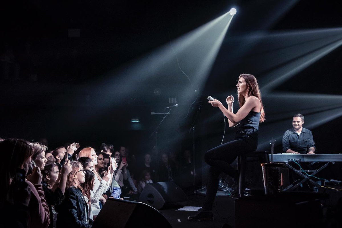 Sara_hofficiel's tweet photo. Tellement hâte de vous retrouver et chanter avec vous 😍❤️ la tournée est dans moins de 3 mois 🔥 alors on se retrouve où ? ( lien de la billetterie 🎫 https://t.co/aSVpCcOKzj ) #echotour #bientot https://t.co/OoJlWVkgkC