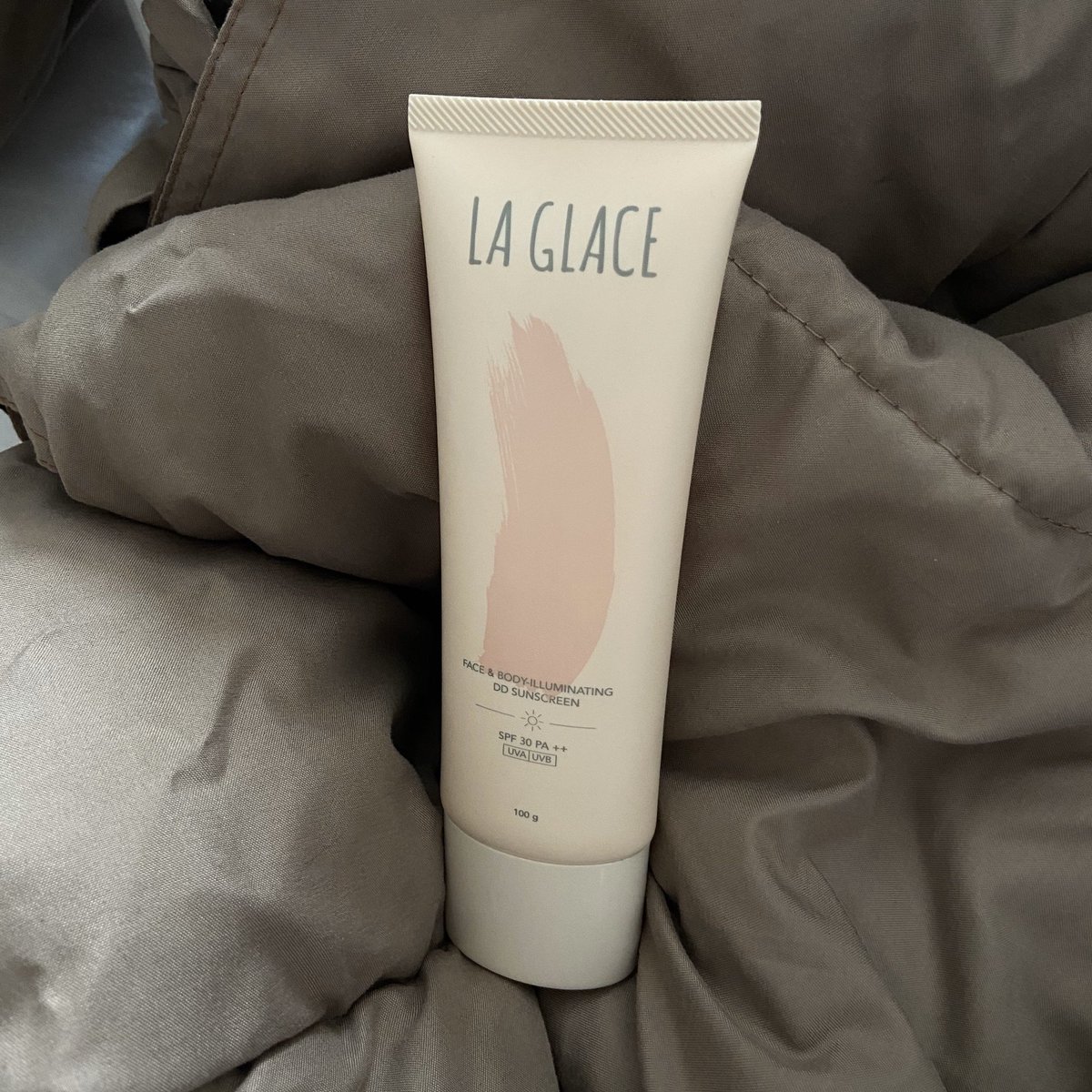 imppeach's tweet photo. 💜✨ส่งต่อดีดีลากลาส **ตีต่ำ**70% 490฿ free kerry นะคะ #ลากลาส #ดีดีลากลาส #laglace #มือสอง #กันแดดลากลาส https://t.co/dStLIhGgwO