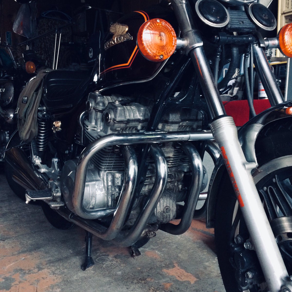 88Akita_iK111's tweet photo. もっとゴツいのいがったどもなぁ… #rc04  #cb750c #秋風会 https://t.co/Y3sYi17kXn