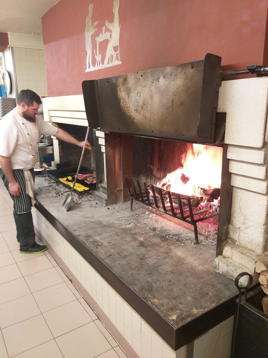 MiglioreJAM's tweet photo. #buongiorno
Dinner last night - #braciola di vitello (veal) and #polenta, open wood burning grill:
FYI;
@VincenzoOrab96 @cam_casola @Ndawsari @Una_Gioia_Mai
@giopank @dianacorridori https://t.co/kMCcQ2lDfW