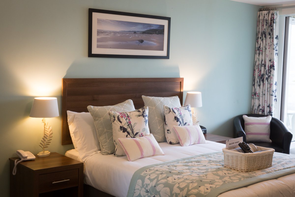 hotelsandycove's tweet photo. Winter Warmer Offer
Available from now until the end of March 2020.
Rates from £55 per person per night including Dinner in our 2 AA Rosette Restaurant, Bed &amp; Breakfast.
Book online or call us on 01271 882243
https://t.co/psV8k0anAV
#winterbreak #devonbreak #hotelwithseaview https://t.co/VzXbwtSZjO