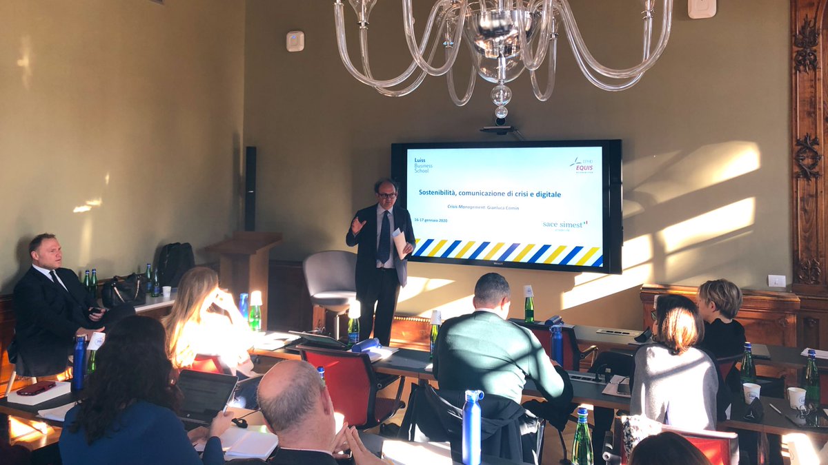 #Sostenibilità, #comunicazione di #crisi e #digitale.
Si apre il corso organizzato presso la <a href="/LuissBusiness/">Luiss Business School</a> per @SACESIMEST, l’intervento di <a href="/gcomin/">Gianluca Comin</a> su #CrisisManagement e strategia per la gestione della reputazione aziendale <a href="/IvanDompe/">Ivan Dompe'</a> <a href="/belcastrotw/">Rodolfo Belcastro</a>