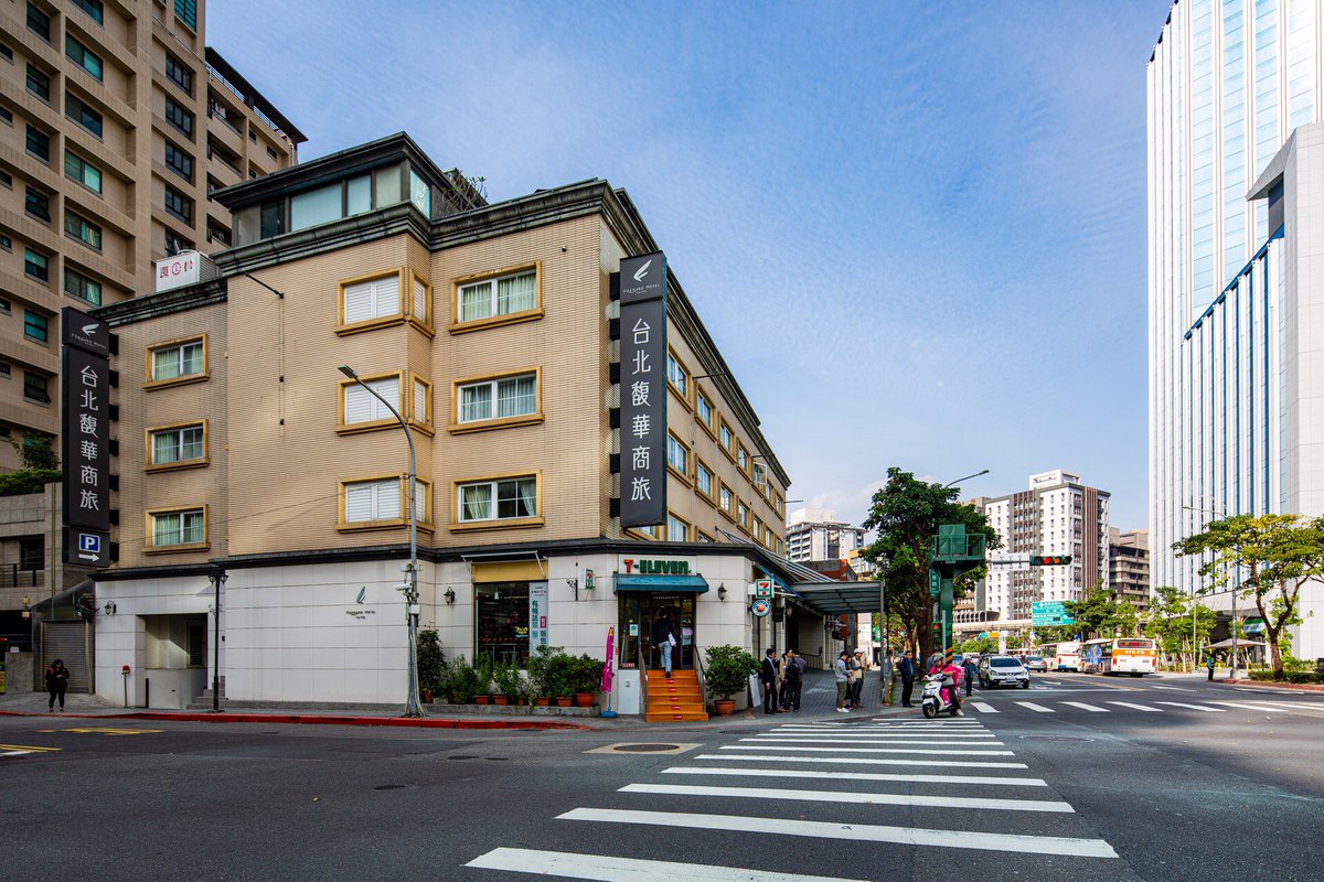 ForwardHotel's tweet photo. 台北馥華南港 https://t.co/QBaXJYCo5a
明亮時尚的設計風格,
多項免費設施,
包含: 全身按摩椅, 洗衣房, 健身房, 上網電腦, 大廳咖啡茶水, 發呆庭 ....
離南港軟體園區站1號出口步行約5分鐘.
.
快速訂房: https://t.co/lgH7Ck5dws
.
.
.
#台北馥華南港 #馥華南港 #馥華 #台北捷運住宿 #南港軟體園區 https://t.co/7E6dY6uLK2