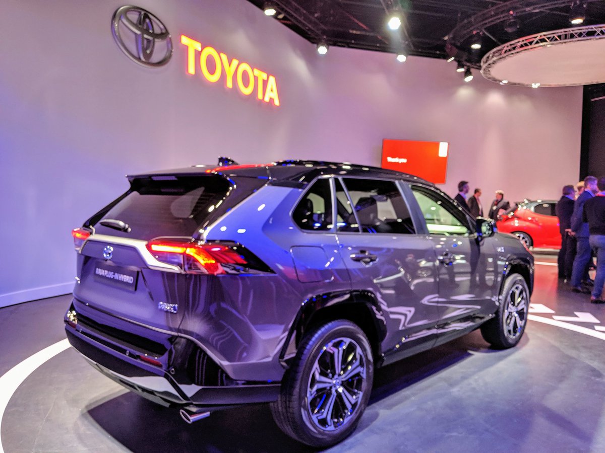 David_R_Rogers's tweet image. The car in front etc...excusing the Lexus poetic licence! HEV, PHEV, FCEV, BEV #fulldeck