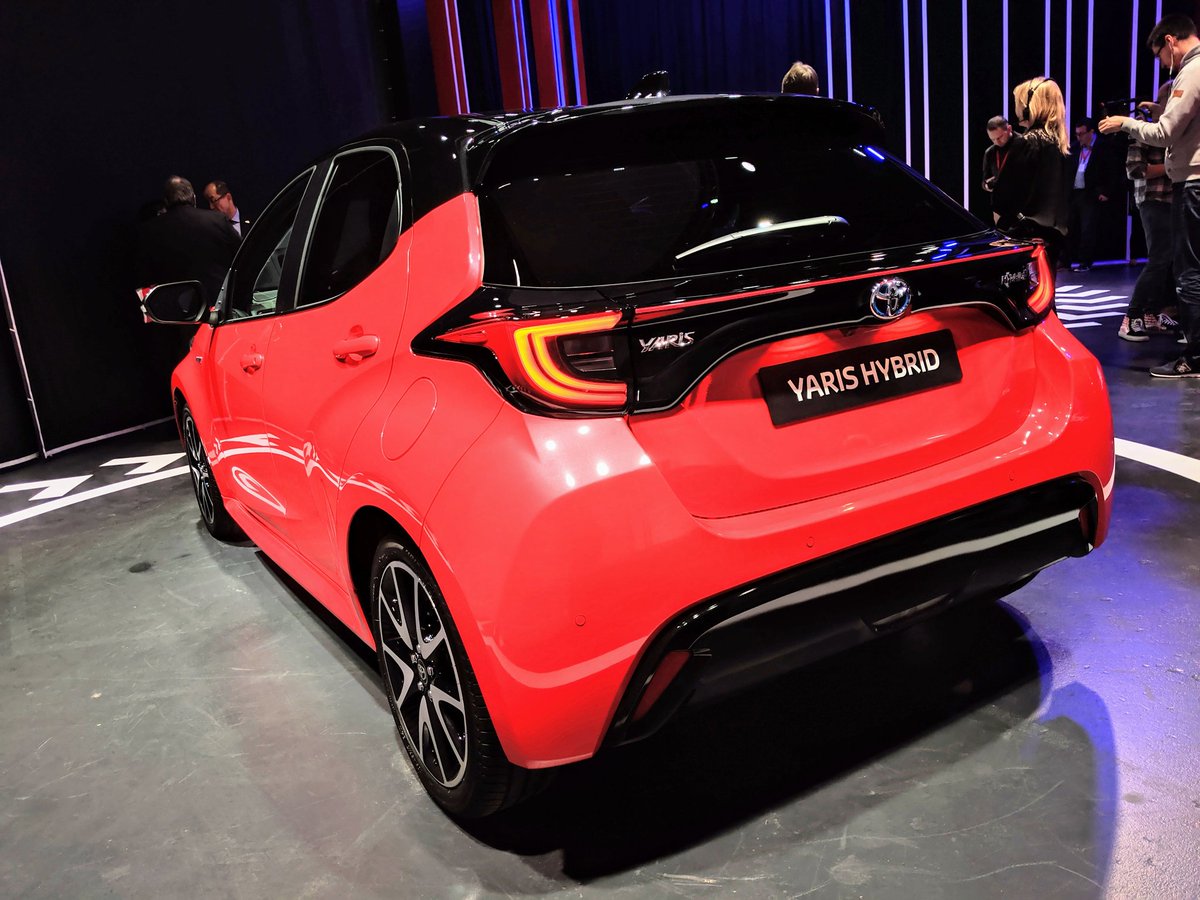 David_R_Rogers's tweet image. The car in front etc...excusing the Lexus poetic licence! HEV, PHEV, FCEV, BEV #fulldeck