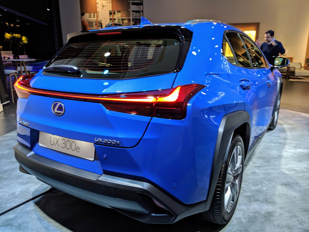 David_R_Rogers's tweet image. The car in front etc...excusing the Lexus poetic licence! HEV, PHEV, FCEV, BEV #fulldeck