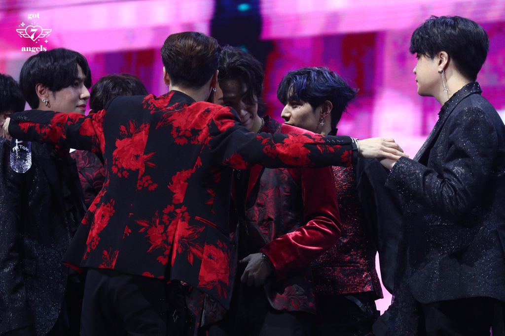 gotsevenangels's tweet photo. [HD] 200105 GDA

Happy 6th Year My Loves 🥰

 #GOT7 #갓세븐  #JB #제이비 #JAEBUM #JAEBEOM #MARK #마크  #JACKSON #잭슨 #JINYOUNG #진영 #YOUNGJAE #영재 #BAMBAM #뱀뱀  #YUGYEOM #유겸 #GOT7_우리가사랑했던_그겨울
#갓세븐과_함께하는_6번째_페이지
#6YearsSpinningWithGOT7
#6thPageWithGOT7 https://t.co/B7xWdBq2FW