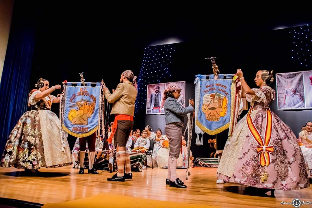 CarmenGPhoto's tweet photo. #presentacion de la #FallaSantaAnna de #Sagunto.
#Fallas2020 #fallas #falles #ilusión #momentosfalleros #fotografiafallera #photography #valencia #photo #carmenguillenphotography https://t.co/wWI2ALrXQI