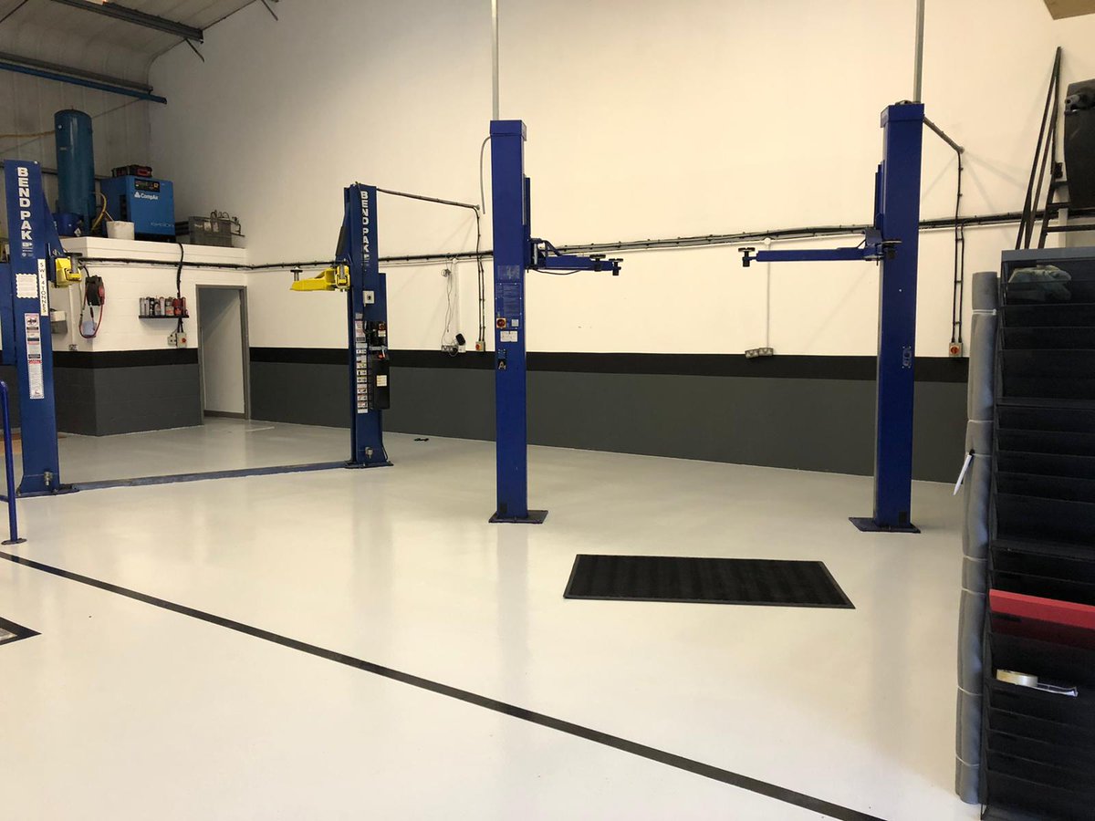 LeonConstructs's tweet photo. Before and after - what a difference. Our recent commercial refurbishment @reliancebicest2  Reliance Auto Test Bicester. https://t.co/86HqG4XeMn